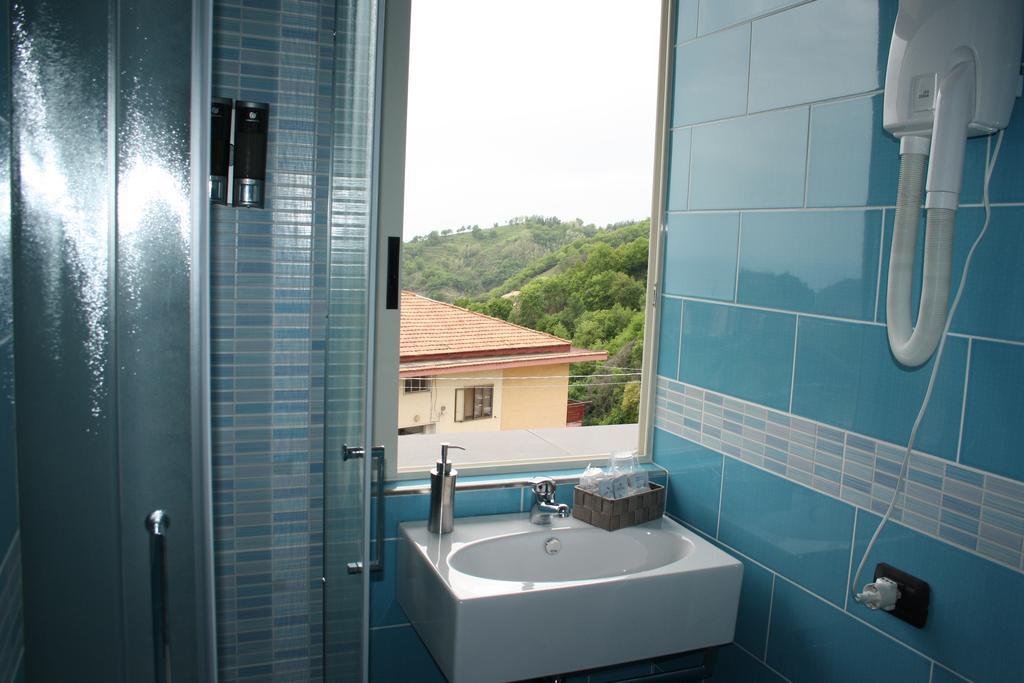 B&B Viale Delle Colline ซาแลร์โน ภายนอก รูปภาพ